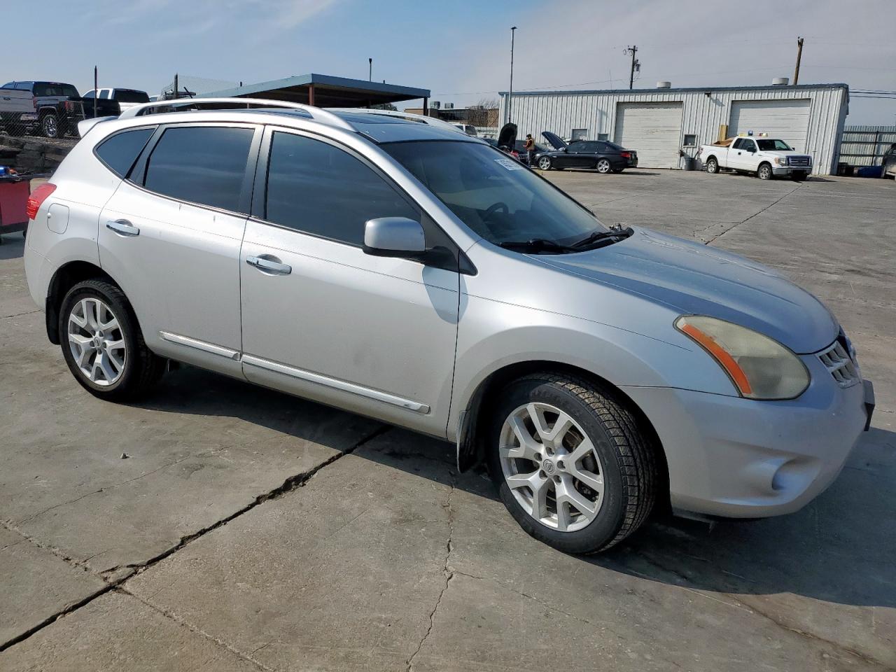 2011 Nissan Rogue - Image 4