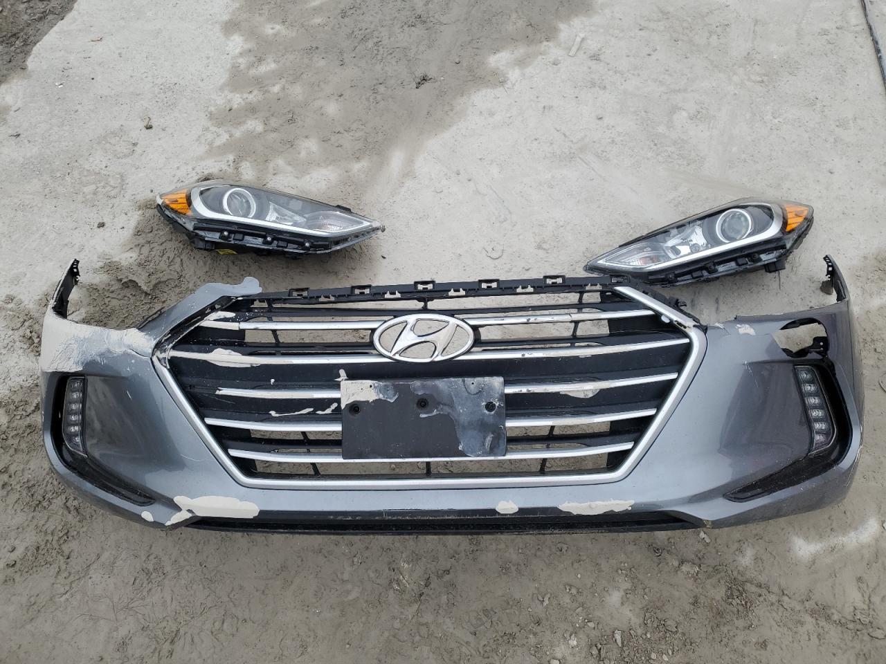 2018 Hyundai Elantra - Image 12