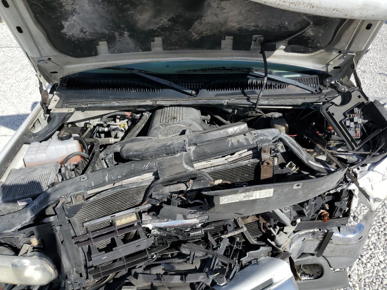 2001 Chevrolet Tahoe - Image 12