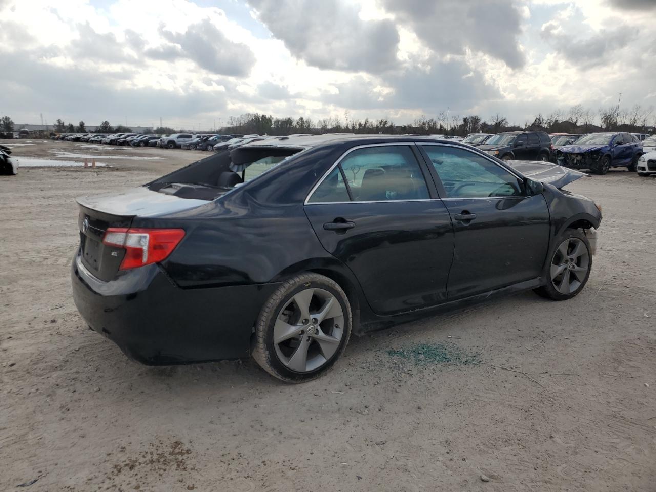 2014 Toyota Camry - Image 3