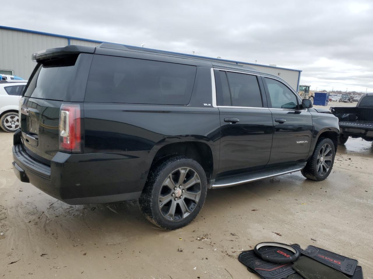 2016 GMC Yukon - Image 3