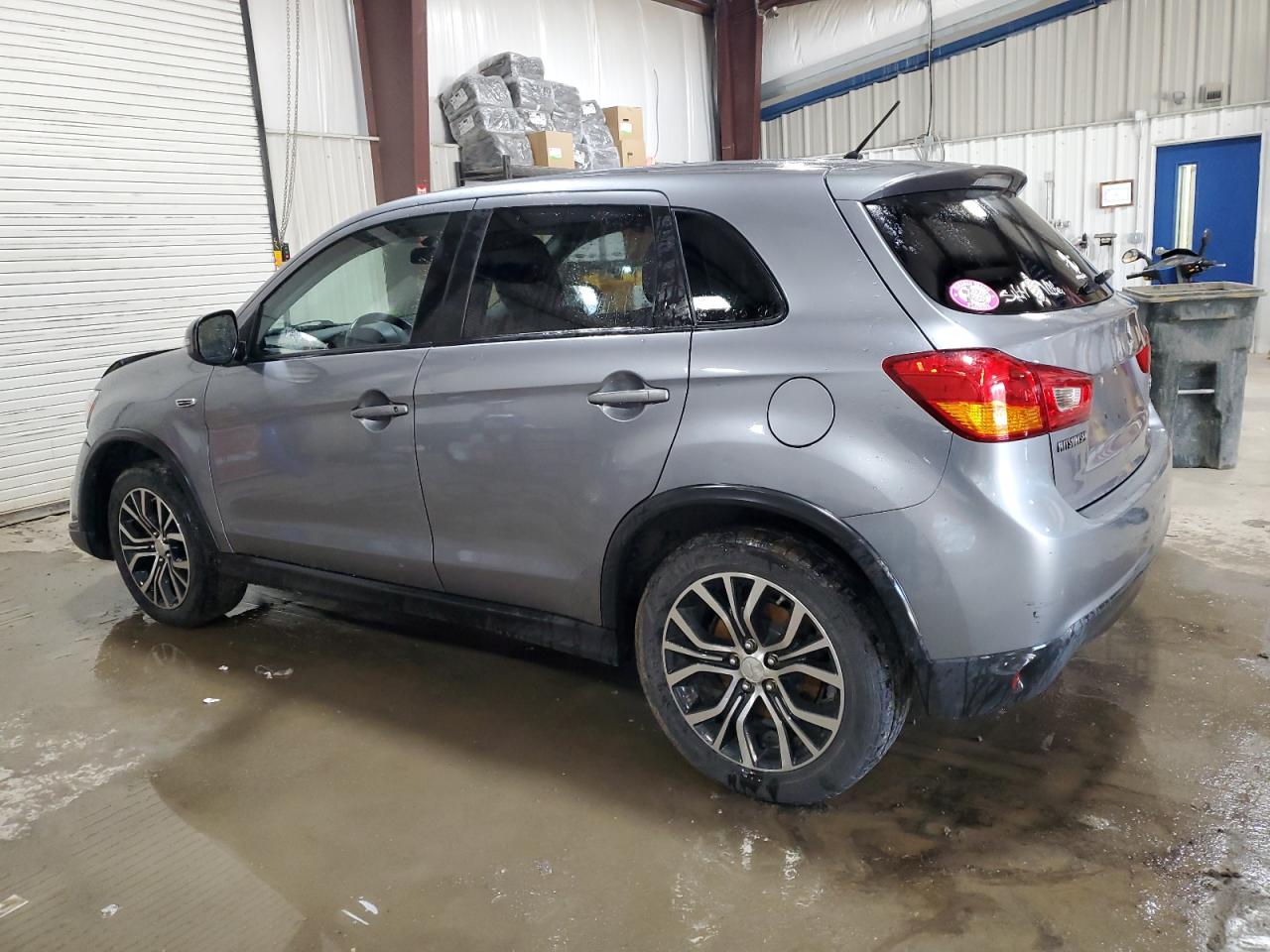 2016 Mitsubishi Outlander - Image 2