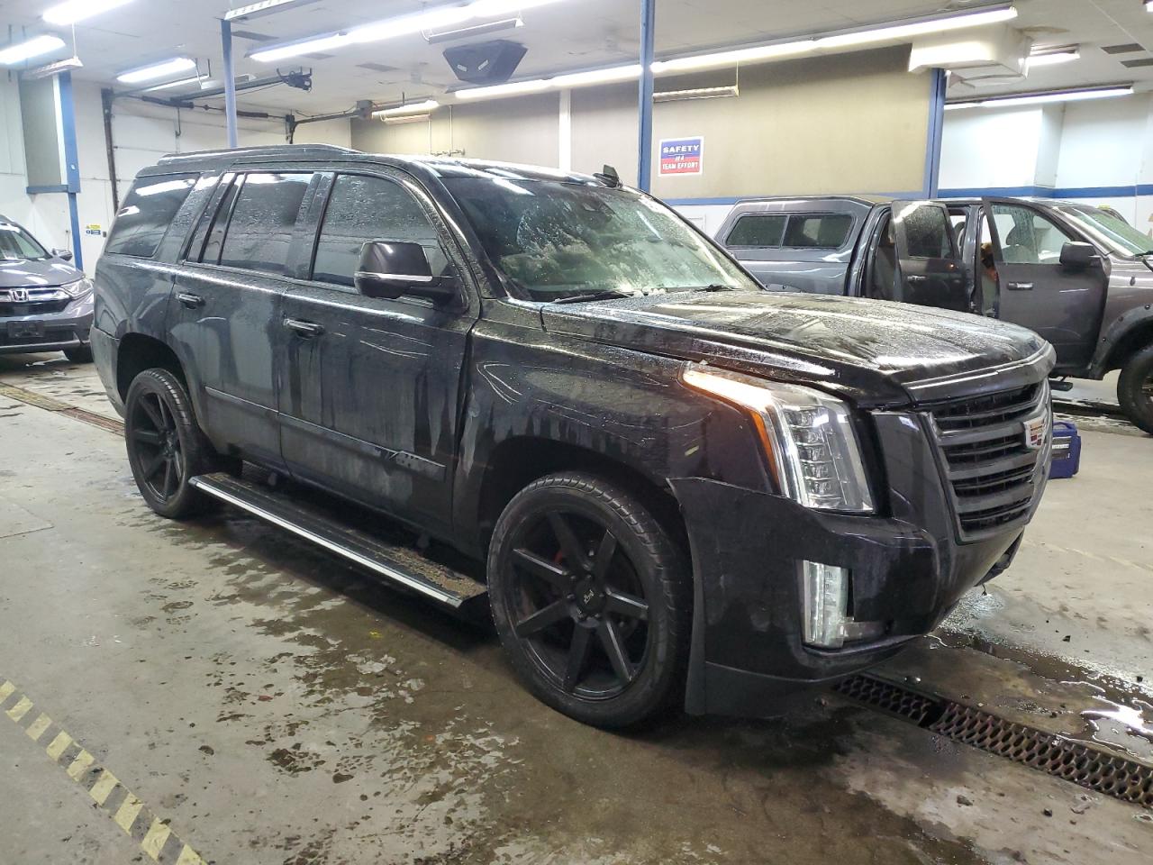 2018 Cadillac Escalade - Image 4