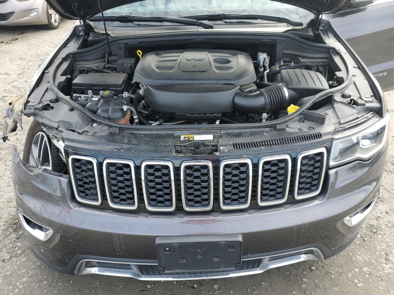 2020 Jeep Grand Cherokee - Image 12