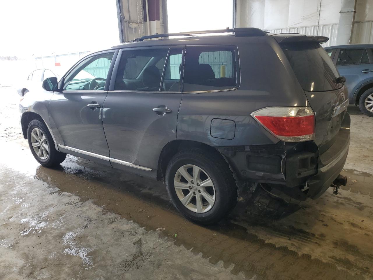 2013 Toyota Highlander - Image 2