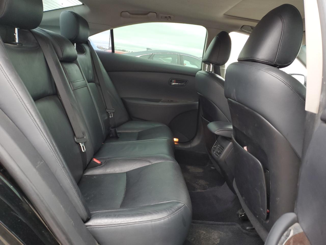 2011 Lexus ES - Image 10