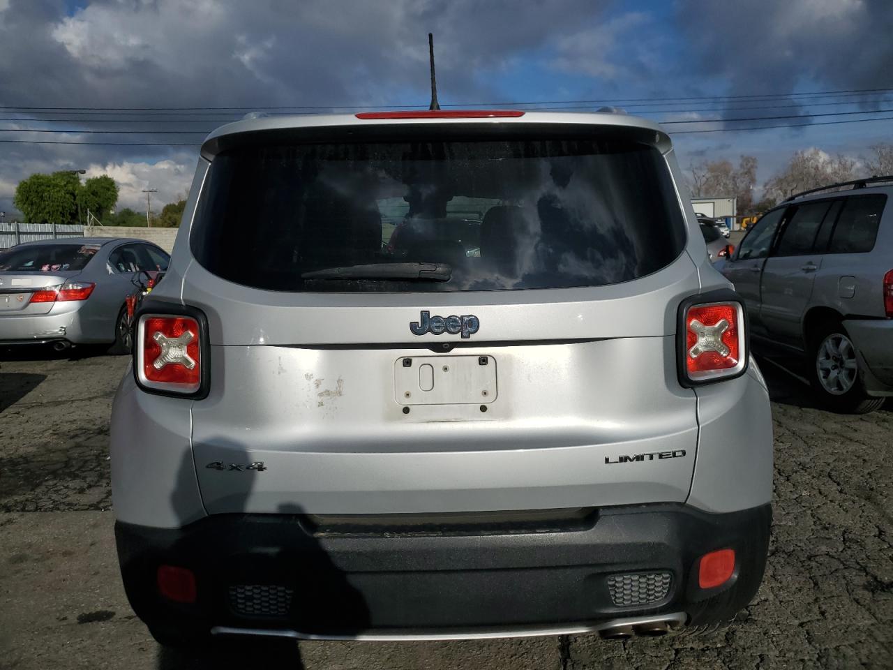 2015 Jeep Renegade - Image 6