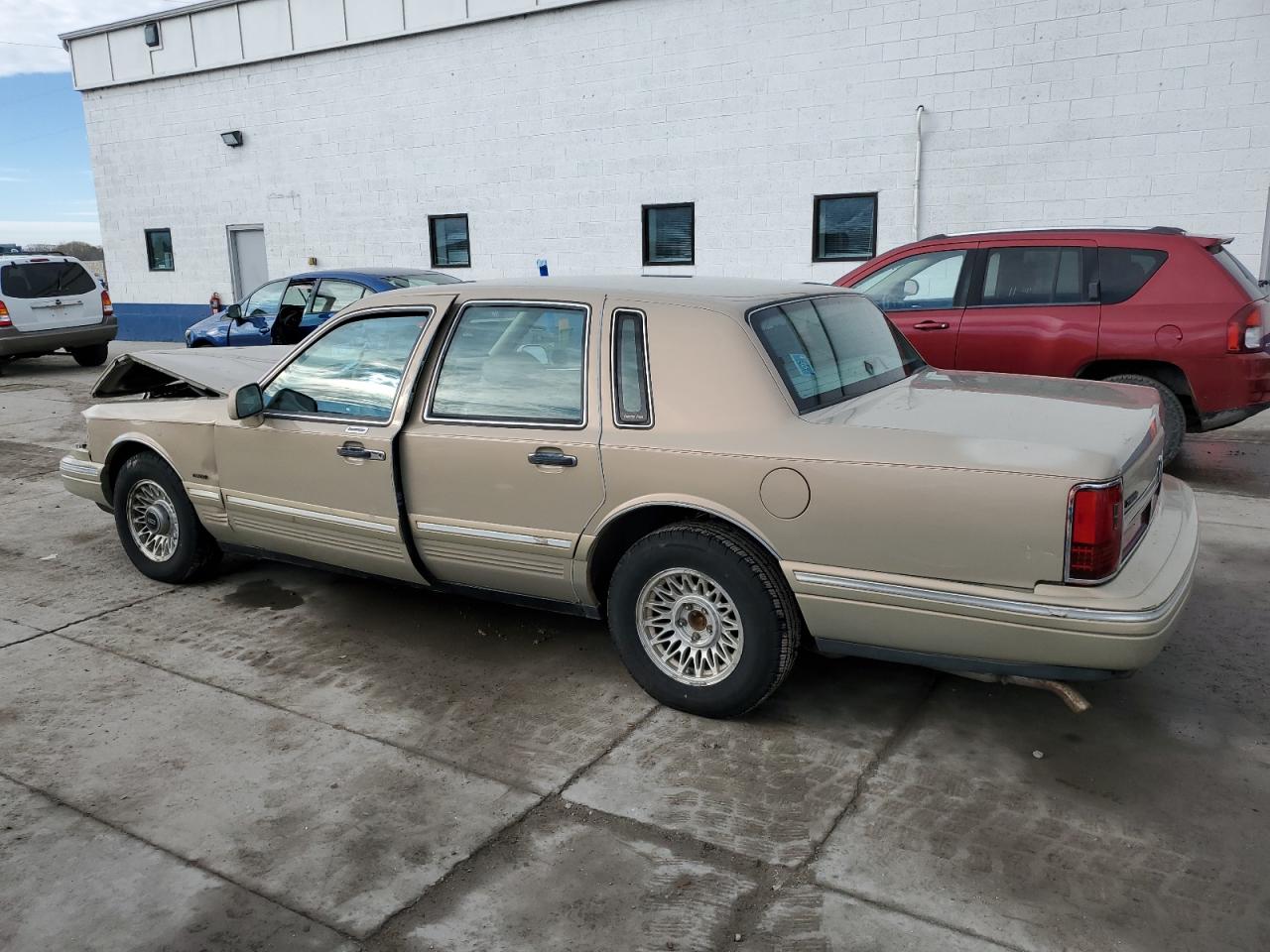1996 Lincoln Town Car - Image 2