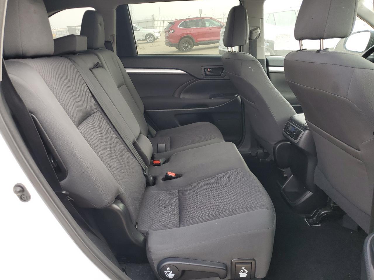 2017 Toyota Highlander - Image 11