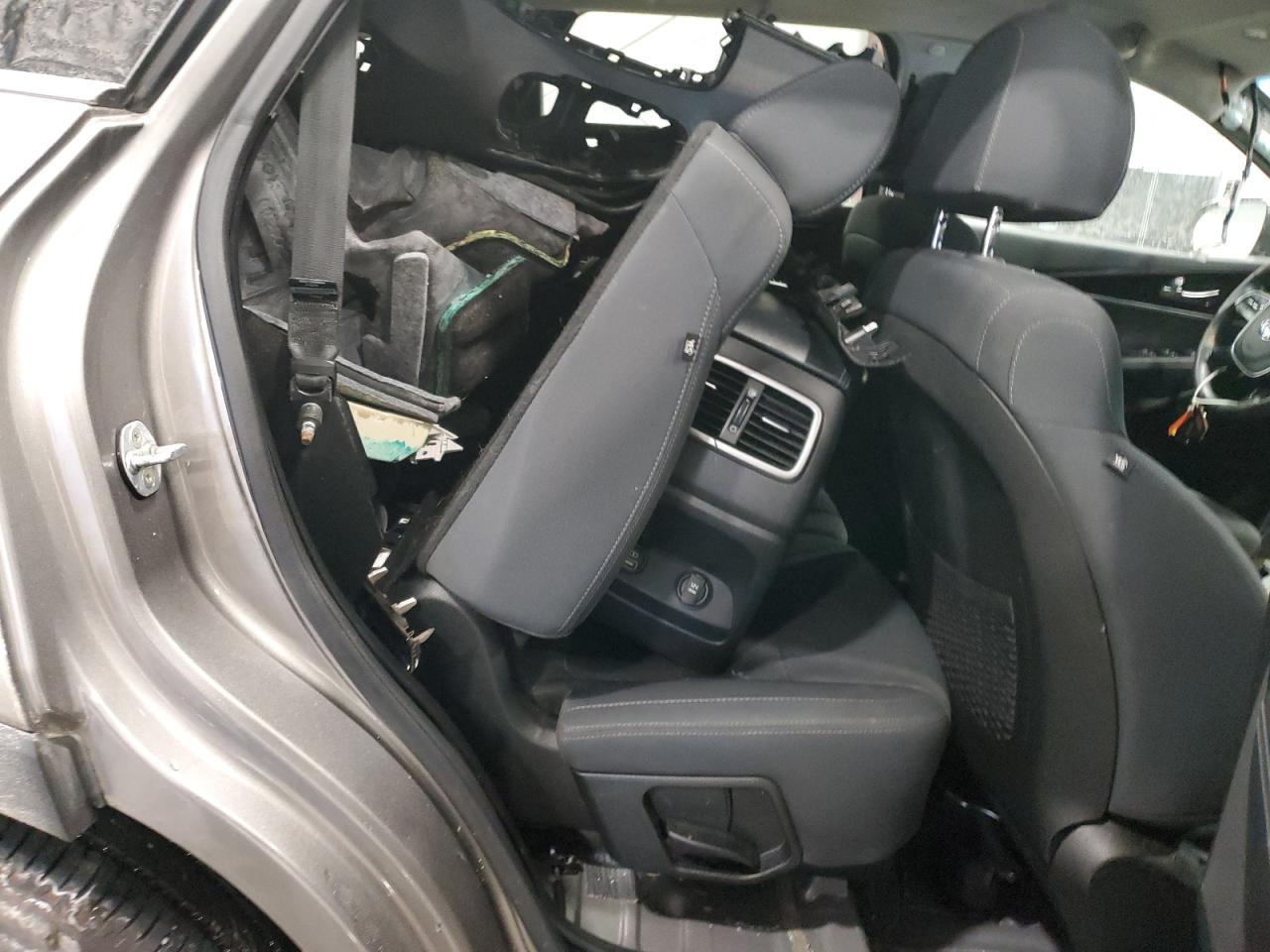 2019 Kia Sorento - Image 11