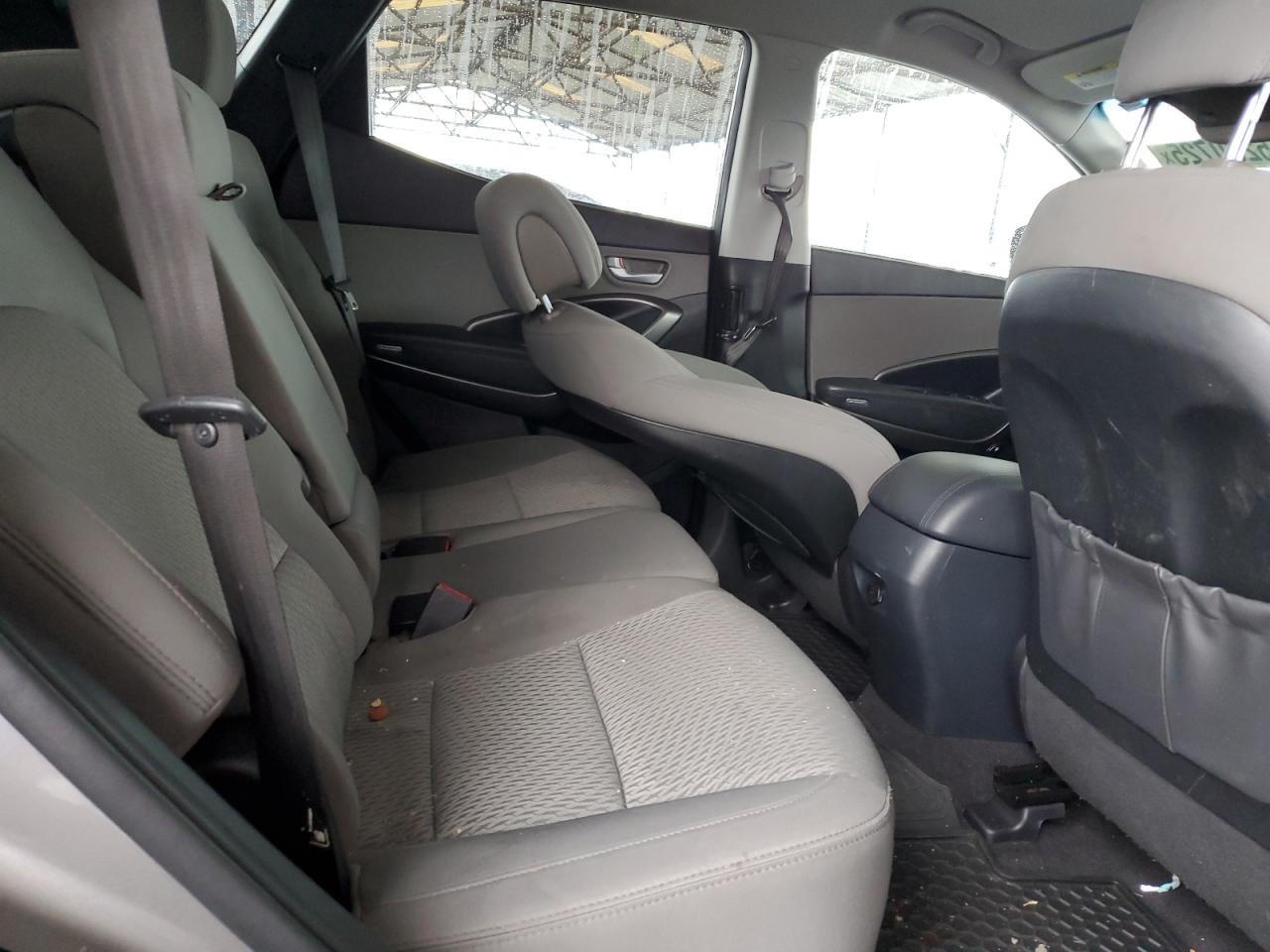 2017 Hyundai Santa Fe - Image 11