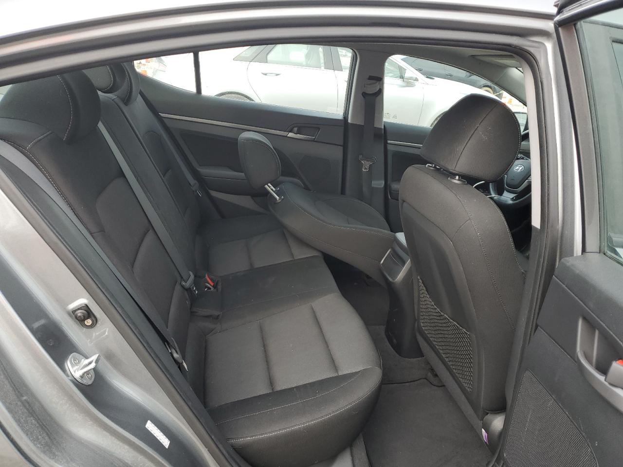 2018 Hyundai Elantra - Image 10