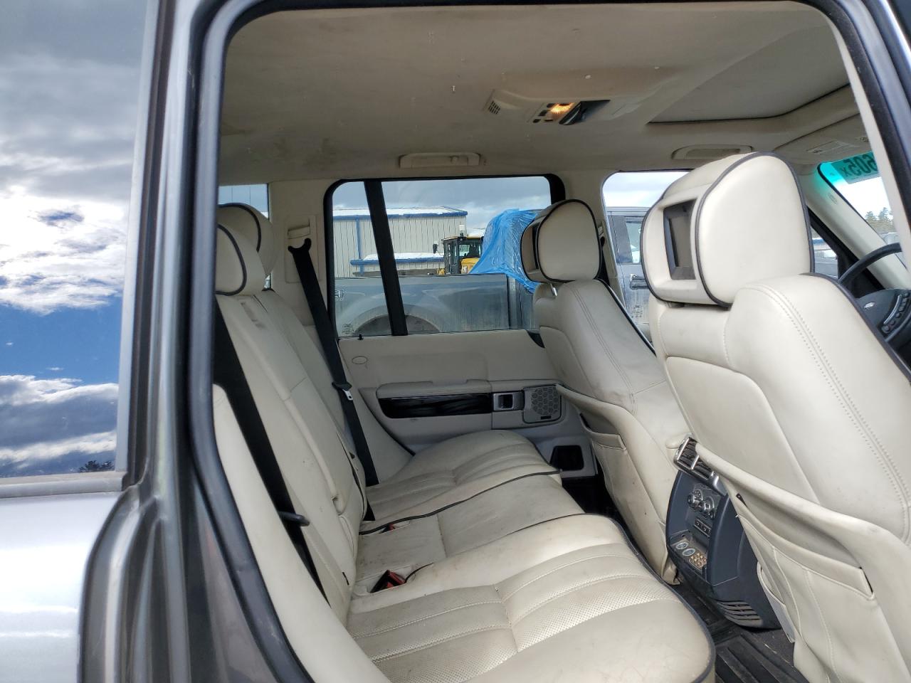 2009 Land Rover Range Rover - Image 11
