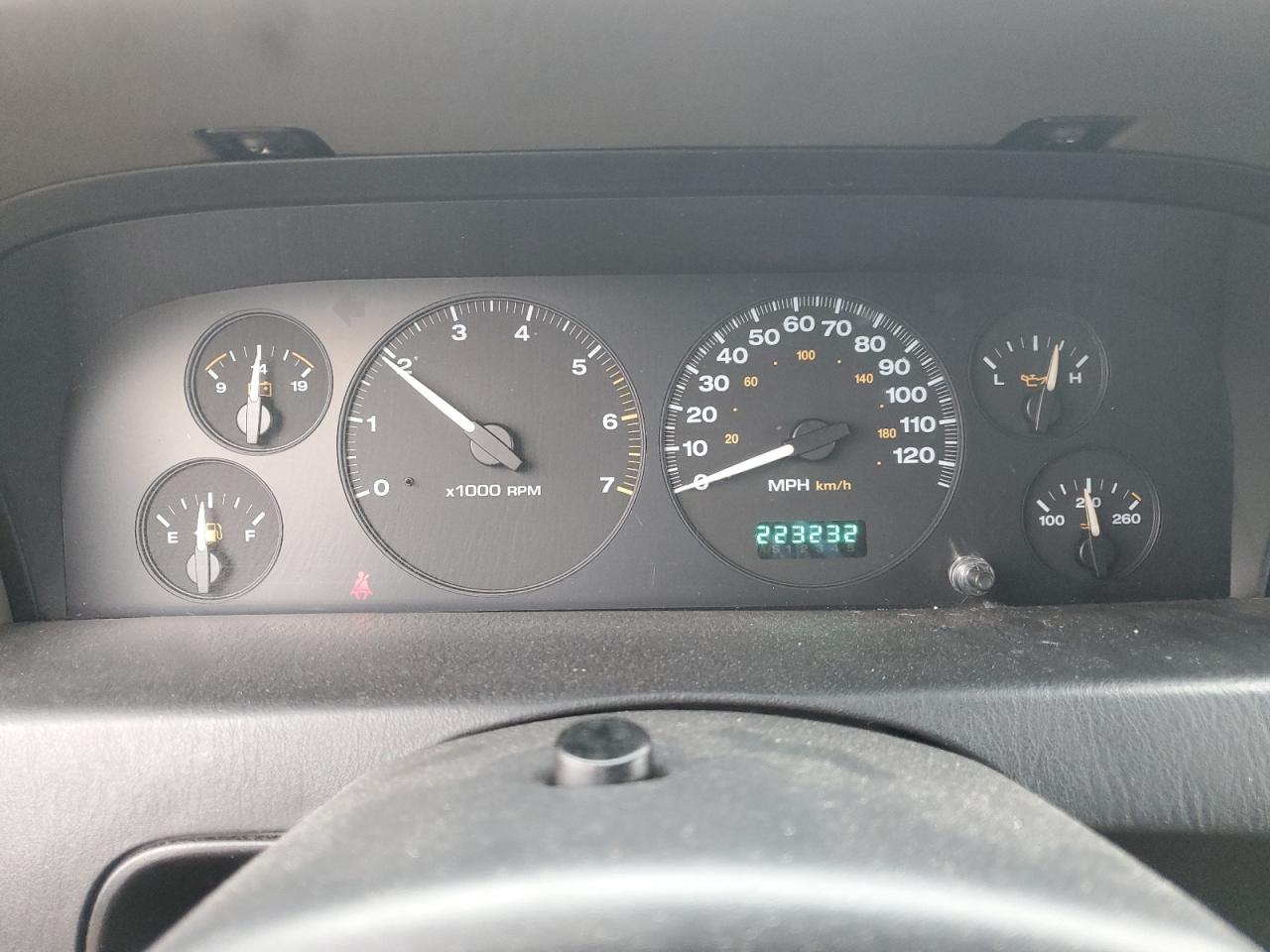 2002 Jeep Grand Cherokee - Image 9