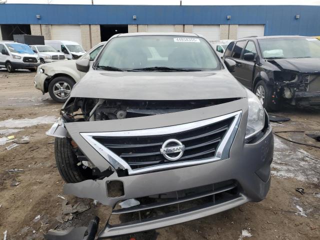  NISSAN VERSA 2017 Серый