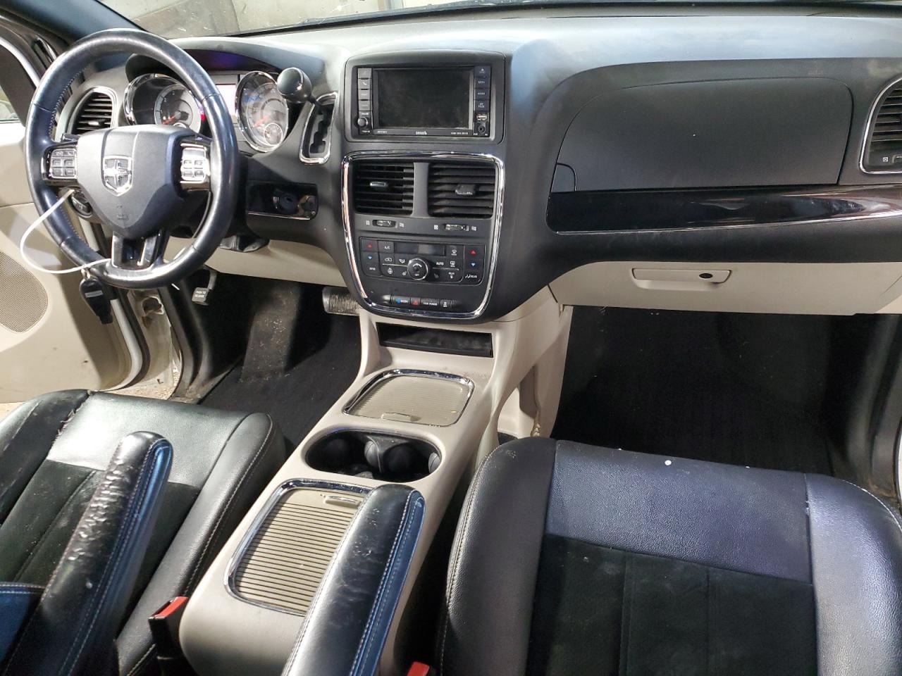 2017 Dodge Caravan - Image 8