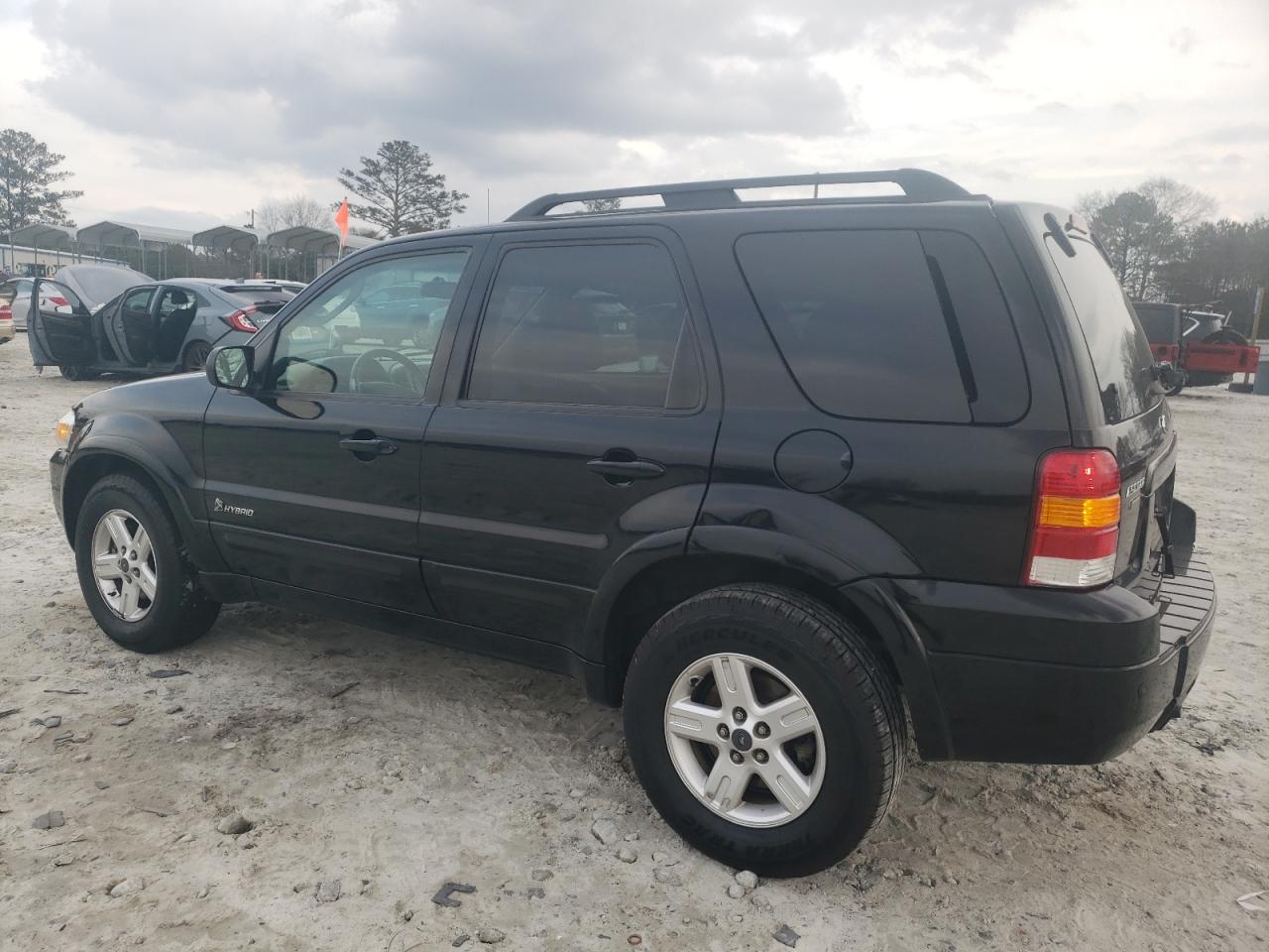 2007 Ford Escape - Image 2