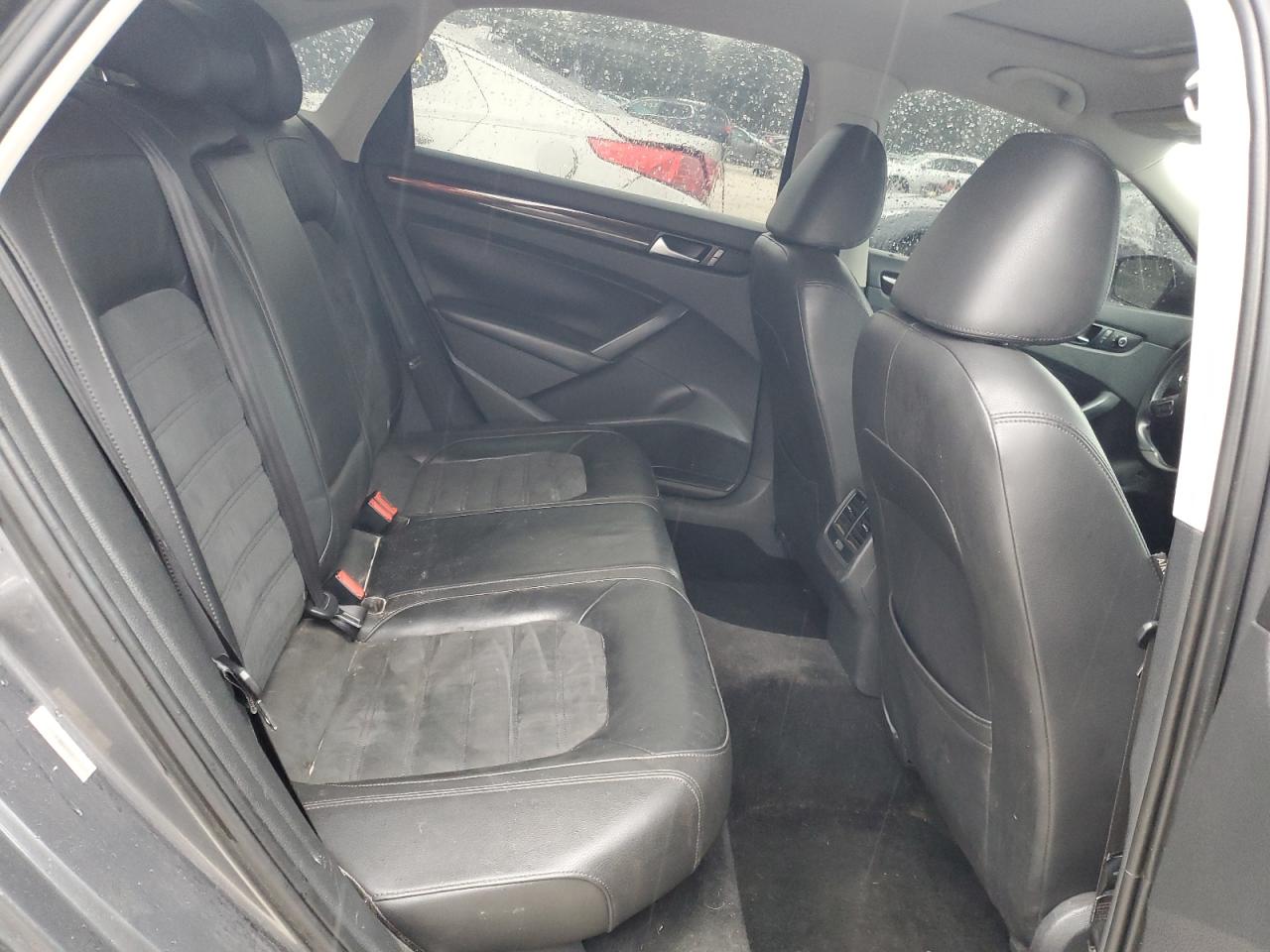 2015 Volkswagen Passat - Image 10