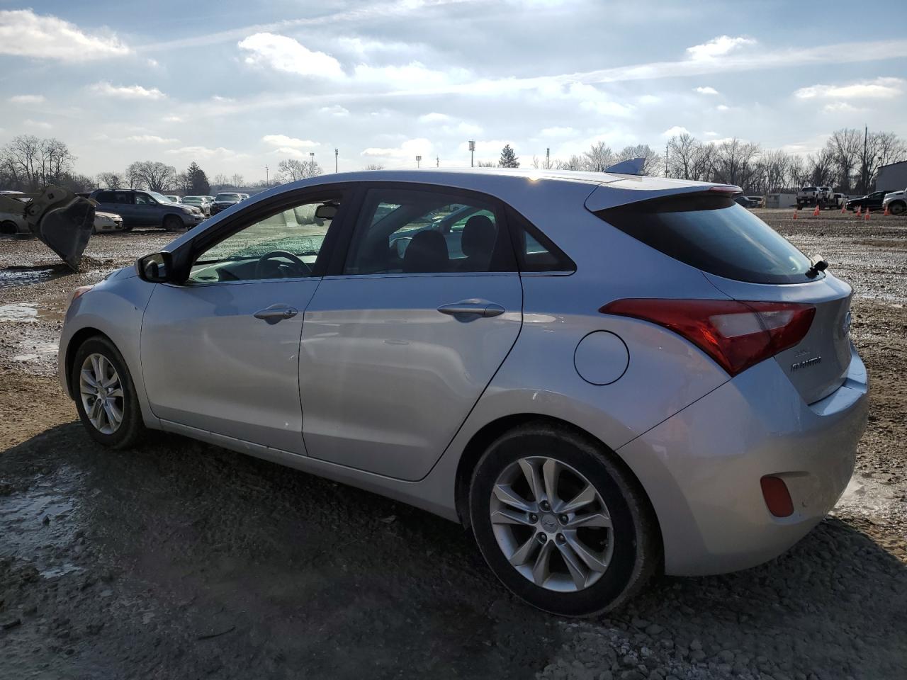 2013 Hyundai Elantra - Image 2