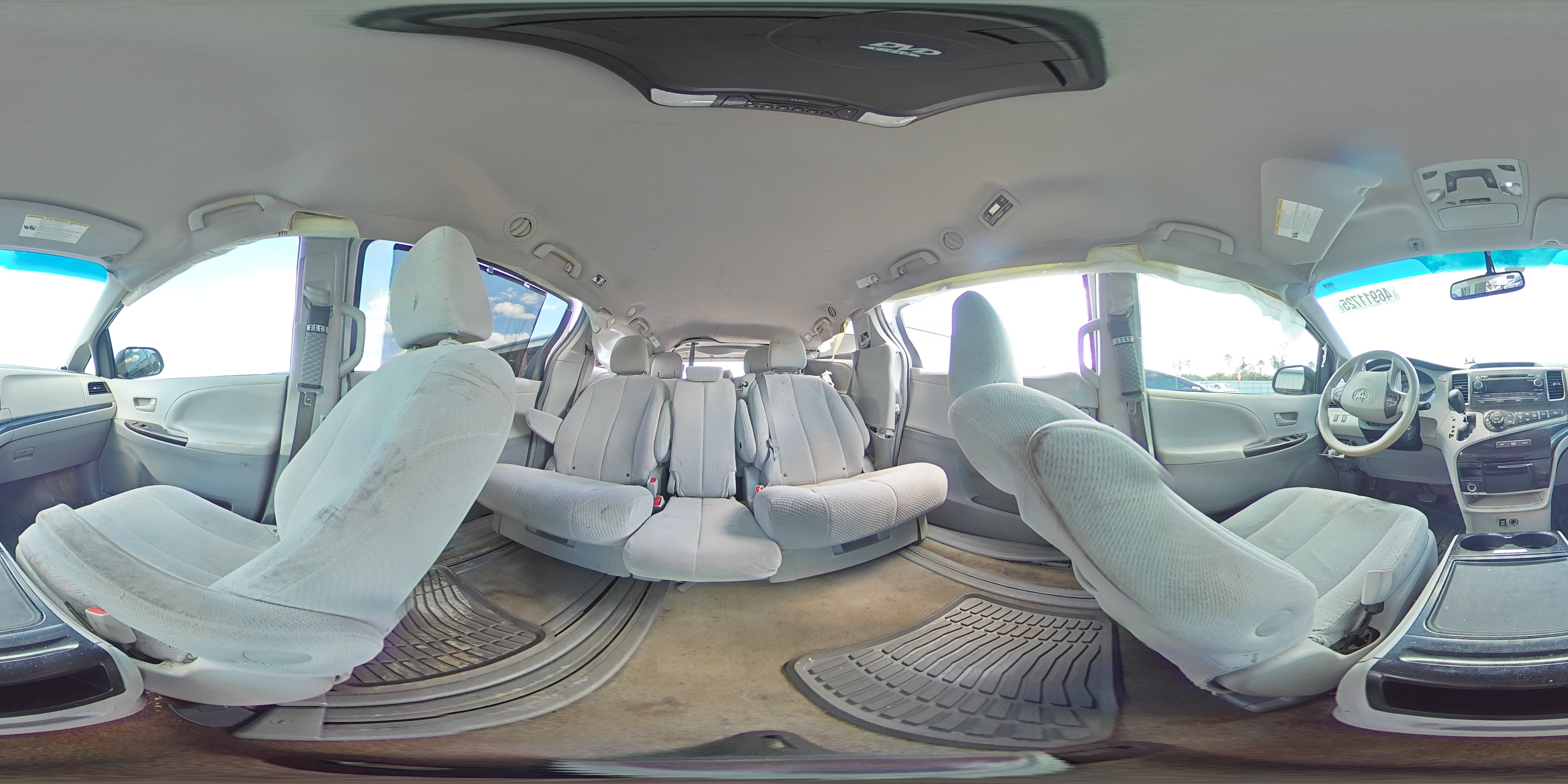 2013 Toyota Sienna - Image 16