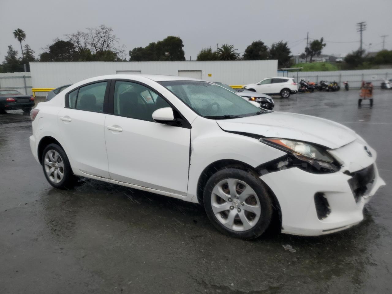2013 Mazda 3 - Image 4