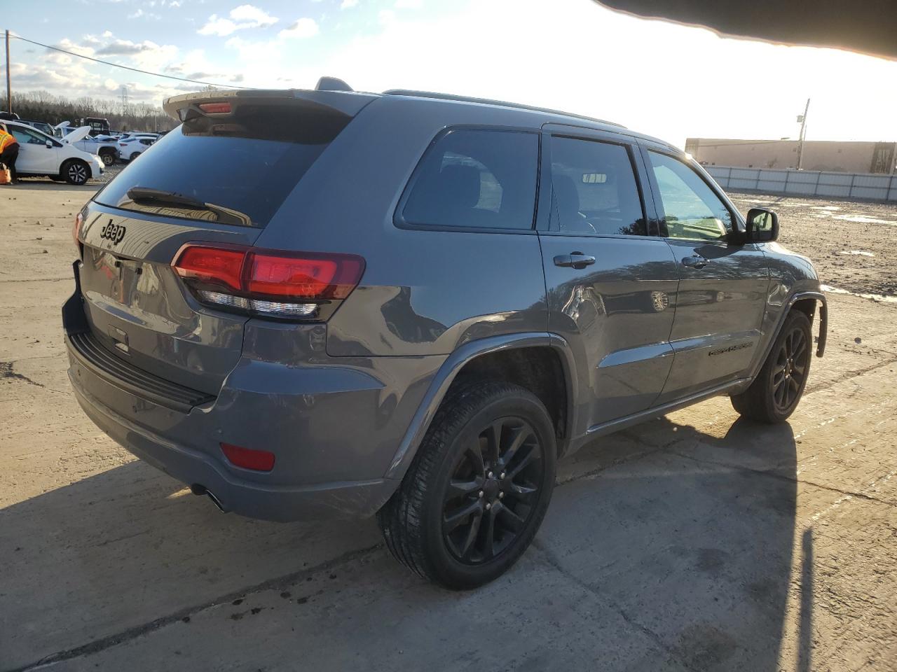 2020 Jeep Grand Cherokee - Image 3