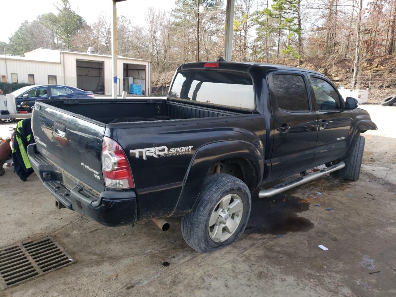 2015 Toyota Tacoma - Image 3