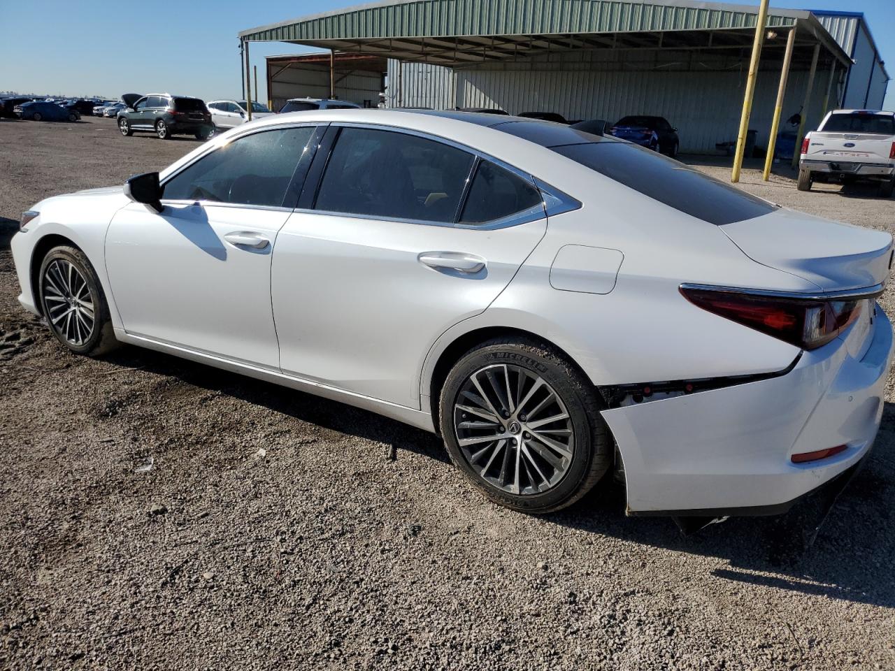 2022 Lexus ES - Image 2