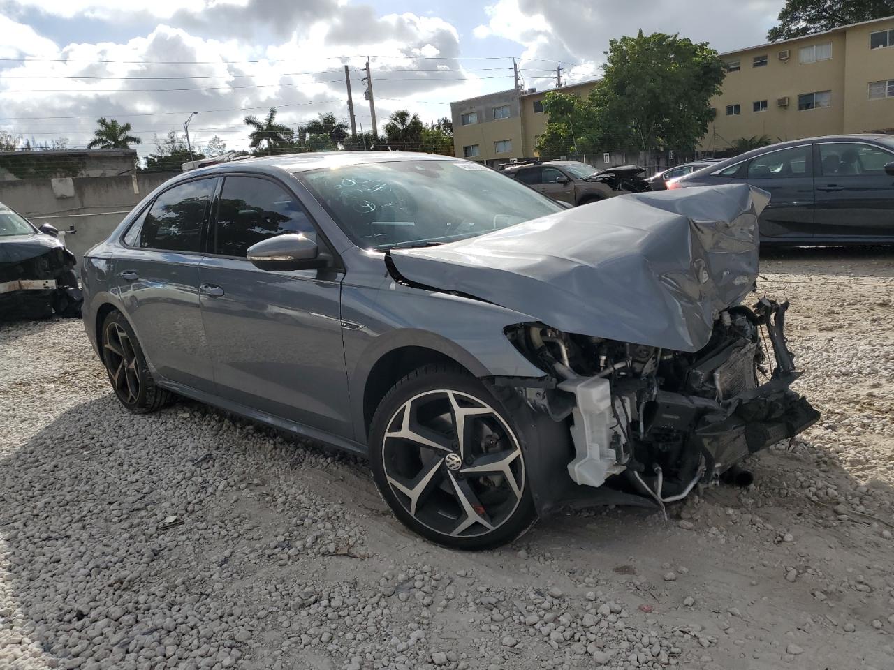 2021 Volkswagen Passat - Image 4