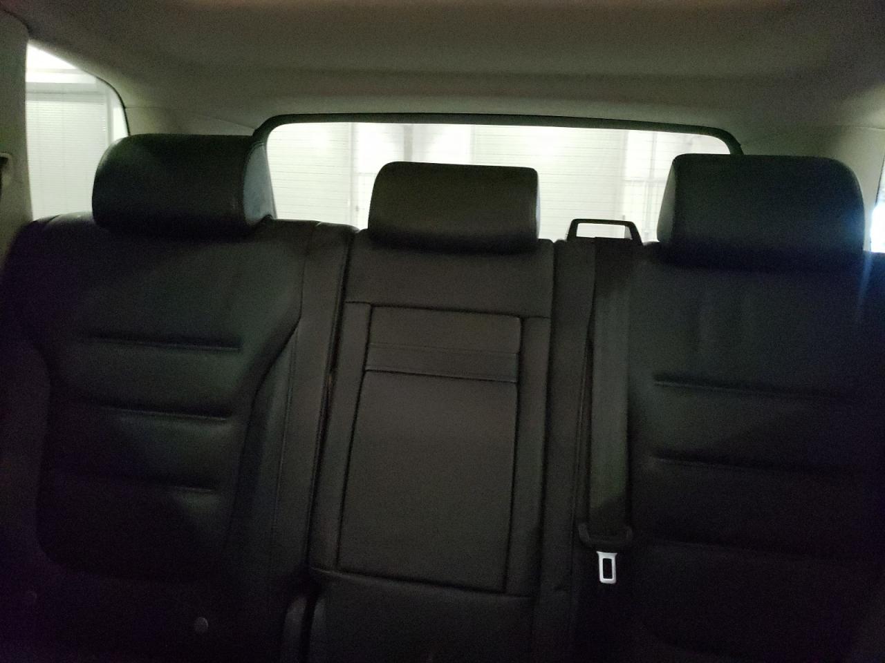 2016 Volkswagen Touareg - Image 10