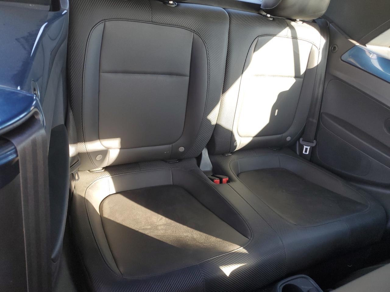 2018 Volkswagen Beetle - Image 11