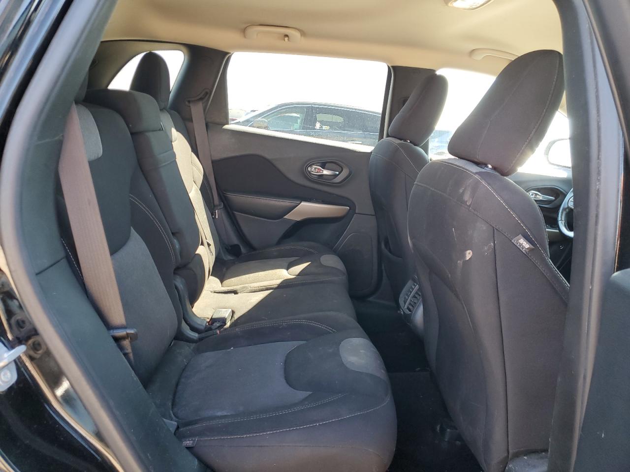 2017 Jeep Grand Cherokee - Image 11