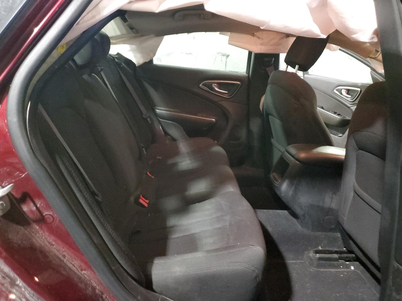 2017 Chrysler 200 - Image 10