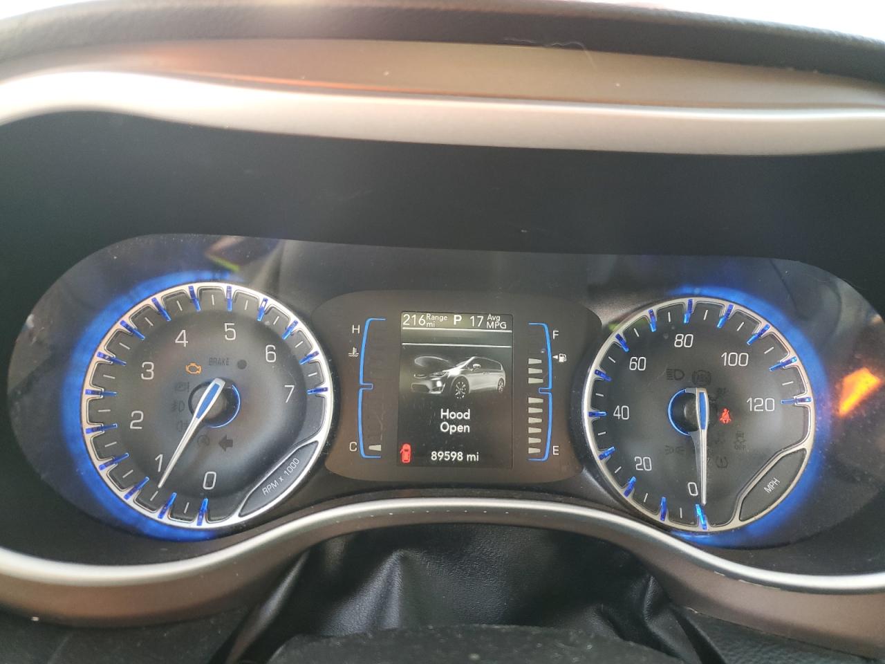 2017 Chrysler Pacifica - Image 9