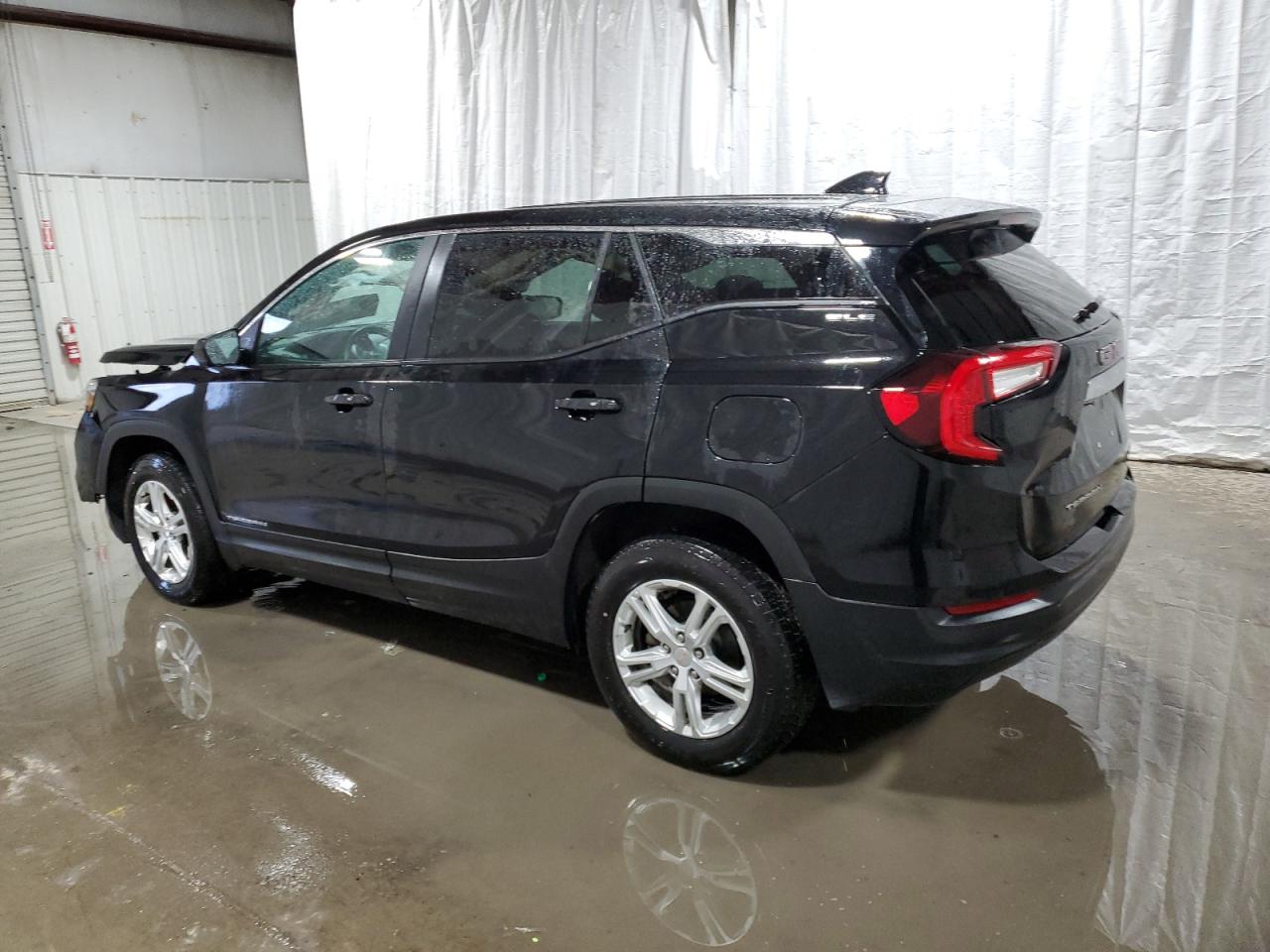 2022 GMC Terrain - Image 2