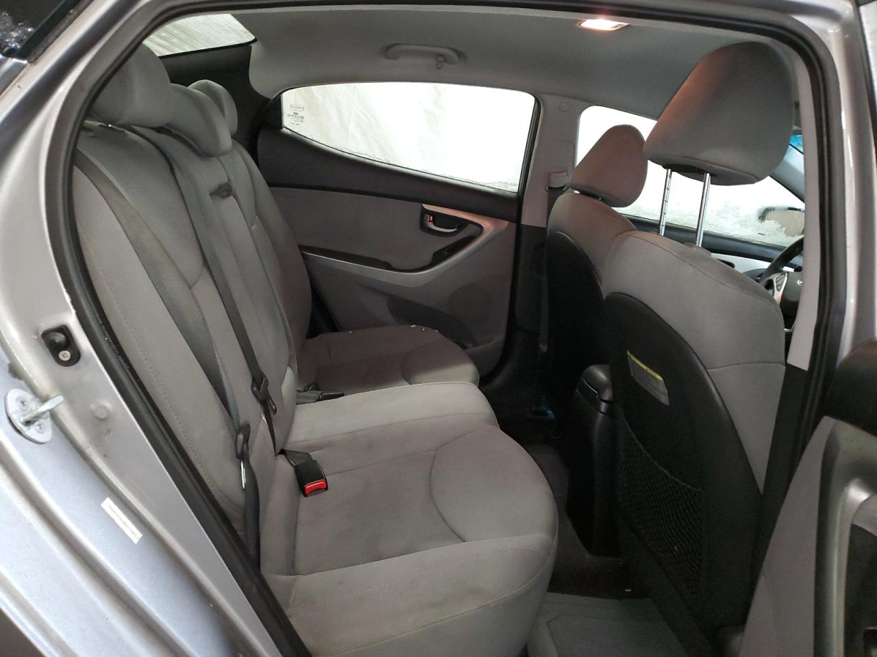 2011 Hyundai Elantra - Image 10