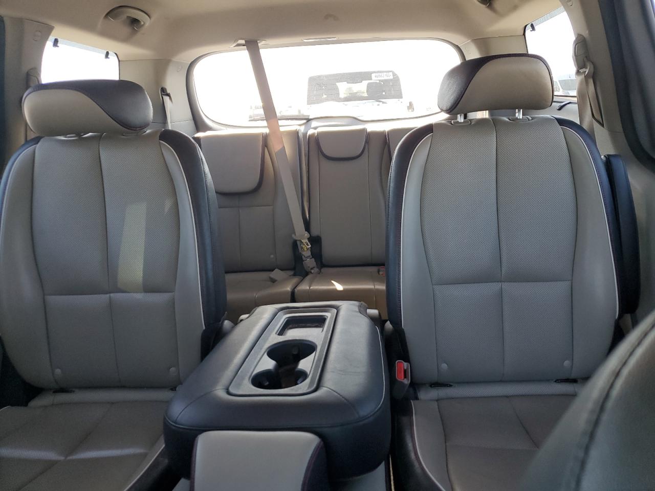 2019 Kia Sedona - Image 10