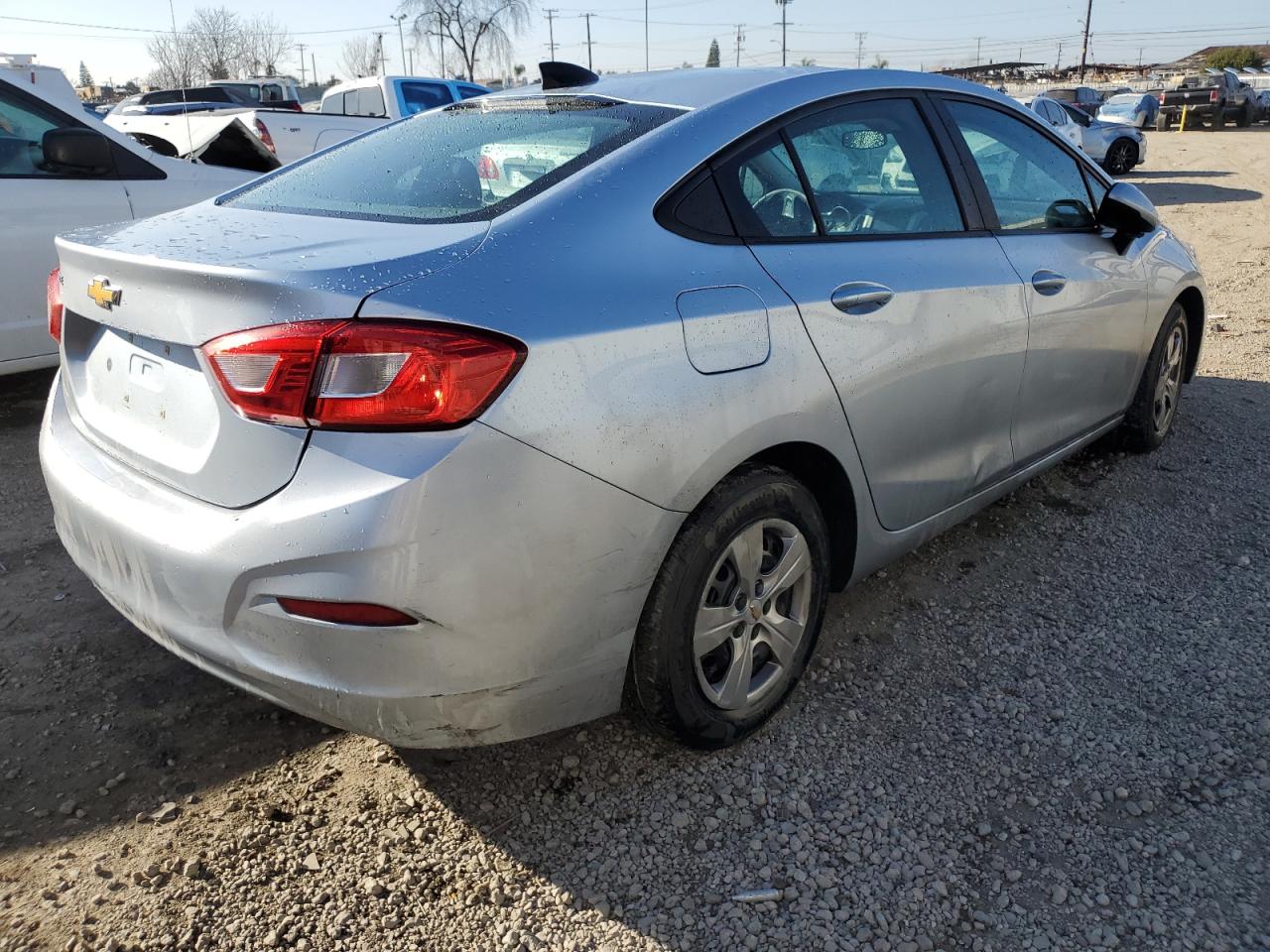 2018 Chevrolet Cruze - Image 3