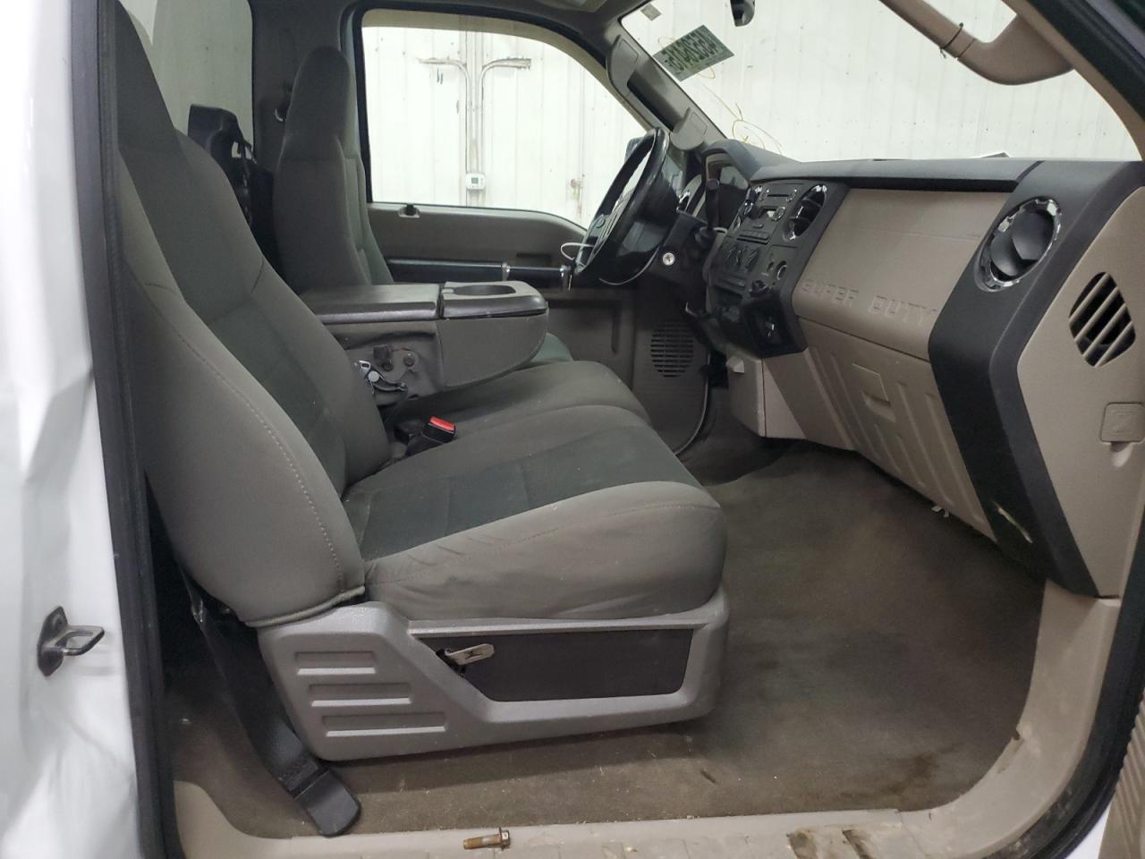 2010 Ford F350 - Image 10
