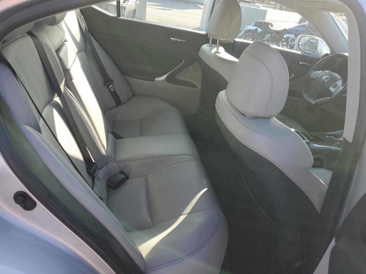 2012 Lexus IS - Image 10