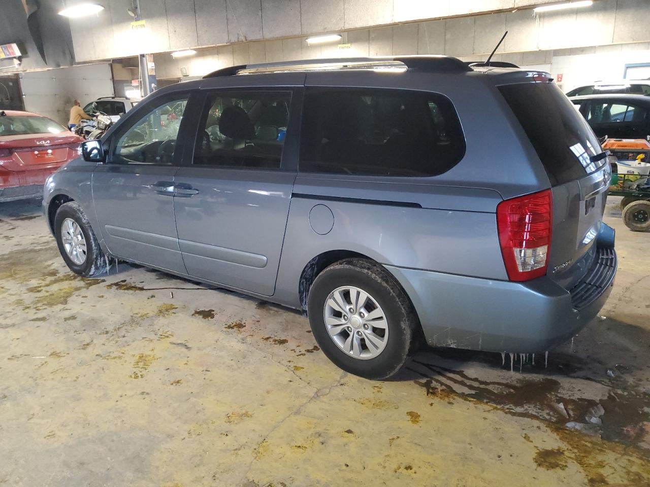 2012 Kia Sedona - Image 2