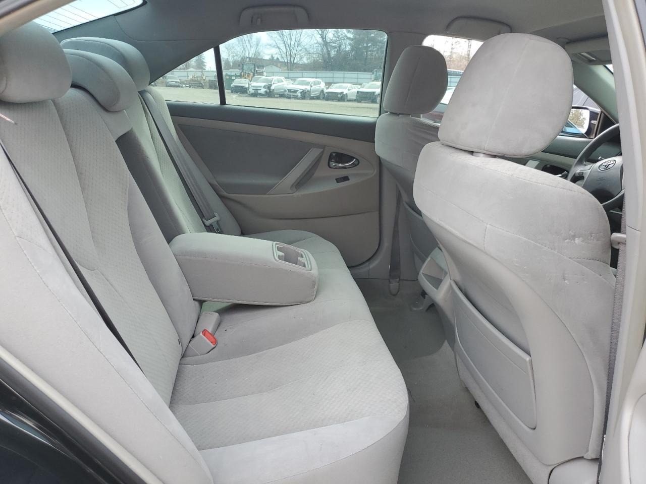 2009 Toyota Camry - Image 10