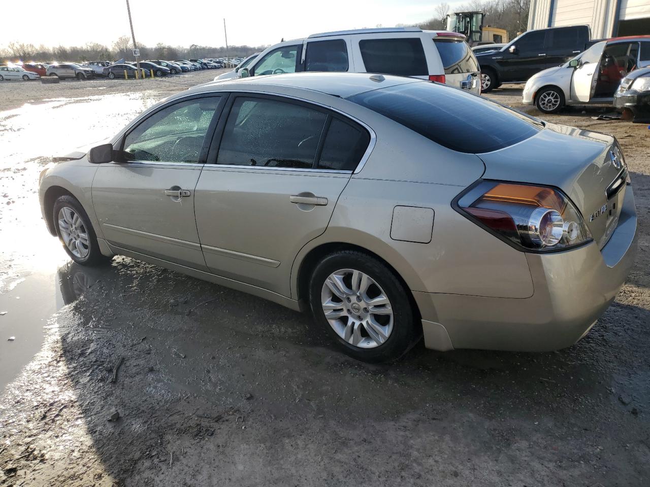 2010 Nissan Altima - Image 2