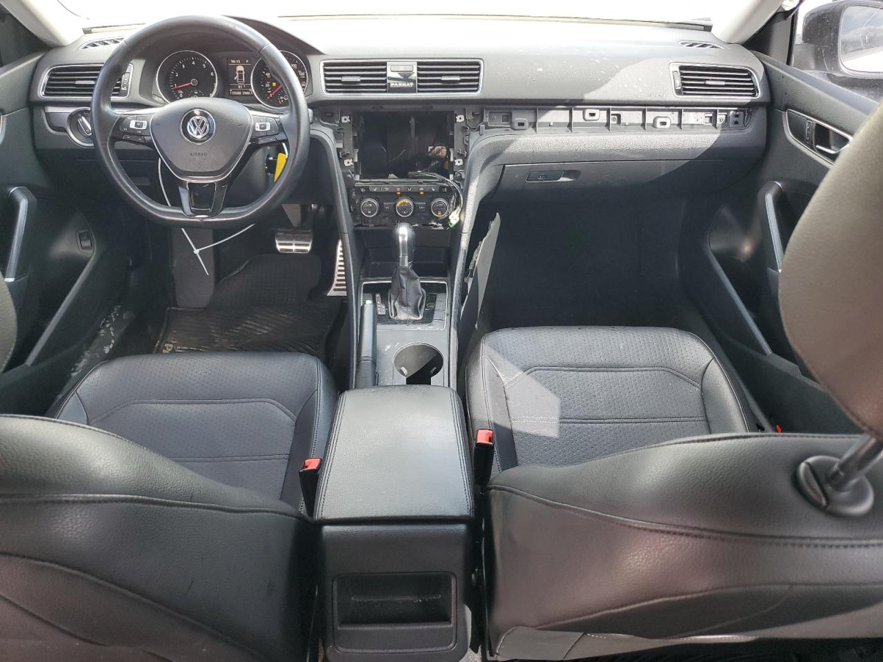 2018 Volkswagen Passat - Image 8