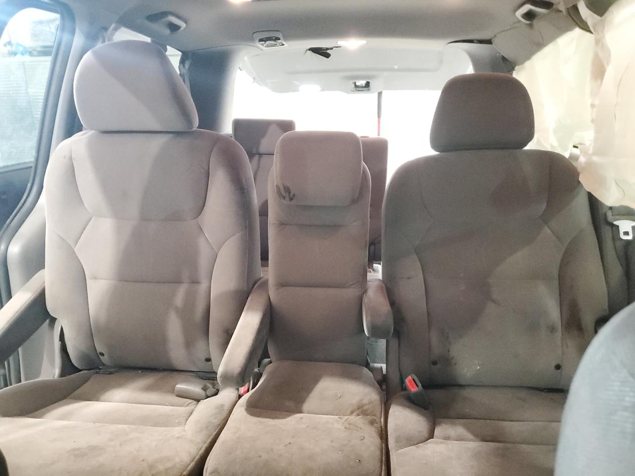 2008 Honda Odyssey - Image 10