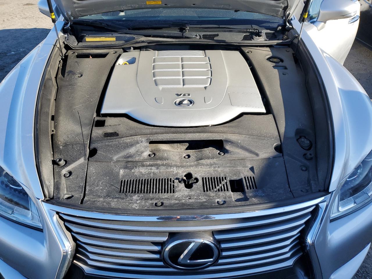 2015 Lexus LS - Image 11