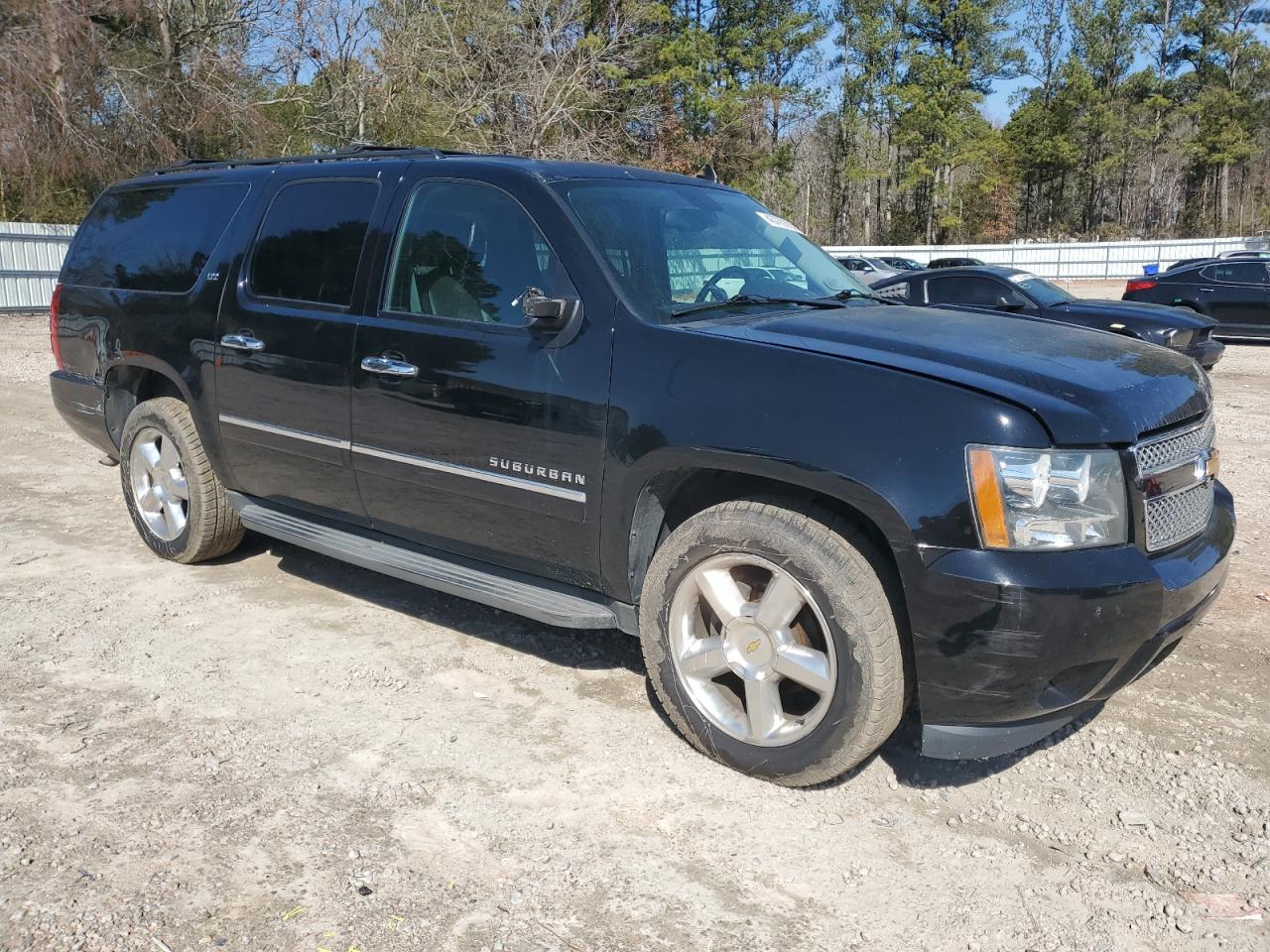2014 Chevrolet Suburban - Image 4