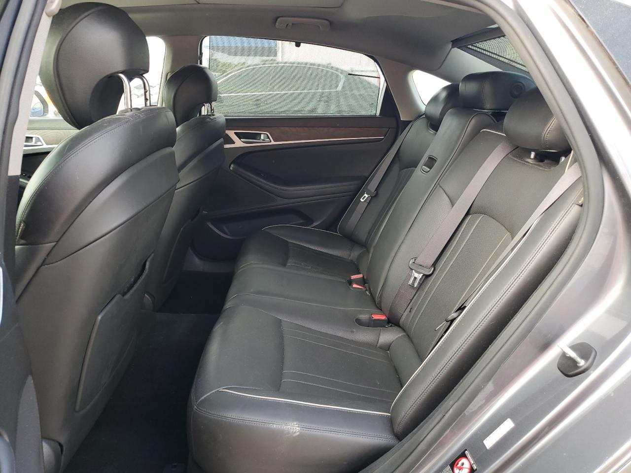 2015 Hyundai Genesis - Image 10