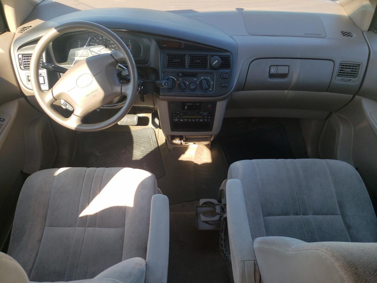 1999 Toyota Sienna - Image 8