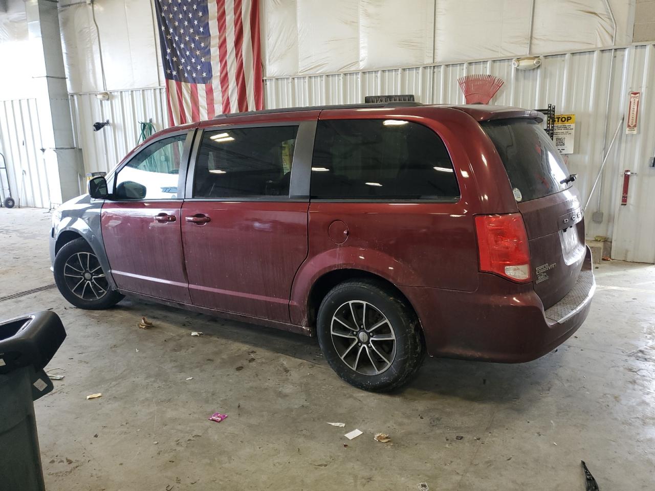 2019 Dodge Caravan - Image 2